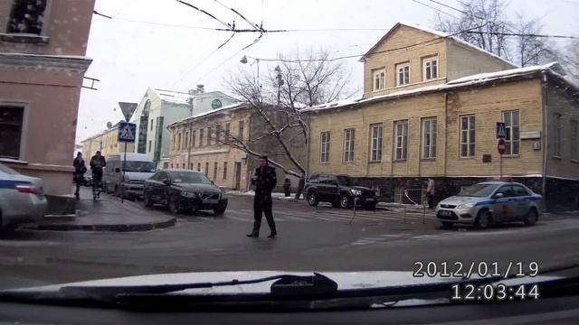 Нижняя Красносельская в будний день смотреть онлайн