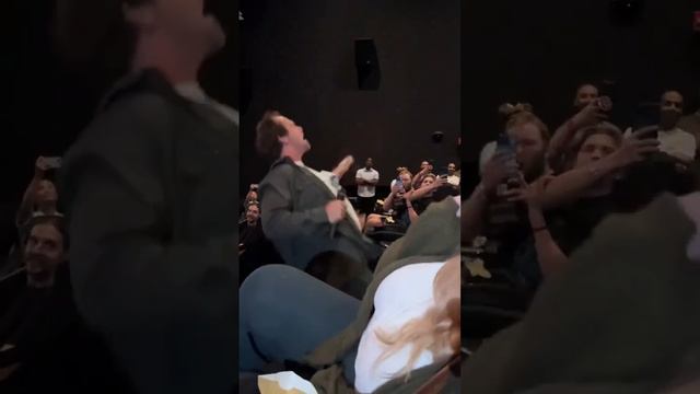 Чужой вылез из мужчины прямо в кинотеатре. смотреть онлайн