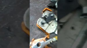 Как разобрать замок багажника шкода октавия тур.