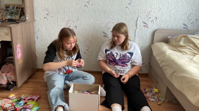Пробуем с сестрой азиатские сладости смотреть онлайн