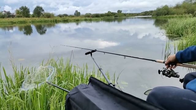 рыбалка на фидер на течение в деревне Быньги на реке Нейва! смотреть онлайн