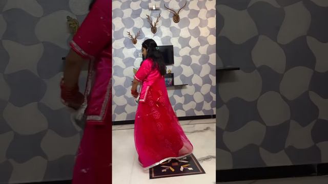 Ghommar on paglya ri paylda by Rudraxini Rathore ….#ghoomar #royal #trending #song #baisaraj смотреть онлайн