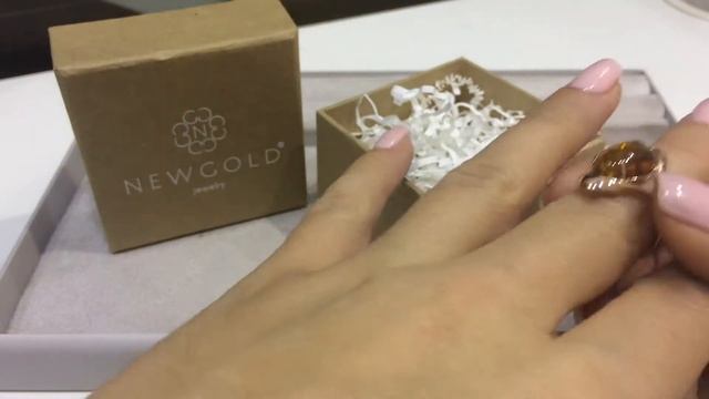 Кольцо 2212 из красного золота 585 пробы с янтарем