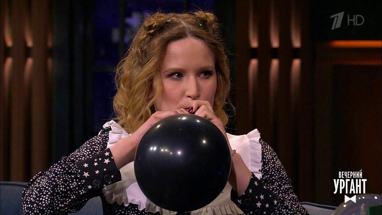 Иван Ургант проводит эксперимент над голосом Монет...Вечерний Ургант. Фрагмент выпуска от 07.12.2018 смотреть онлайн