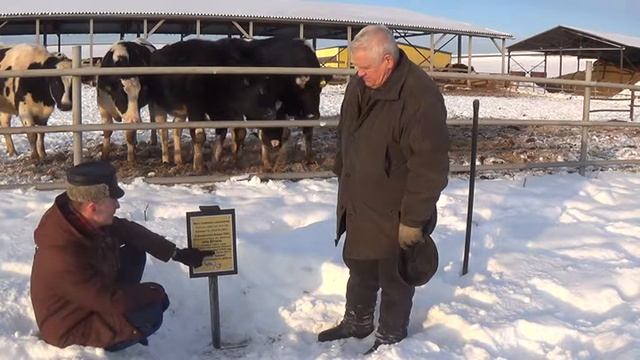 M2U03288 - Памятник ВОВ. 2-ой. Место первичного захоронения 6 человек. смотреть онлайн