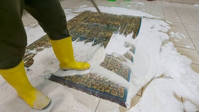 Грязный дачный ковёр обрёл второе дыхание / Dirty country carpet has found a second wind смотреть онлайн