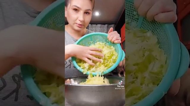 ЛЕНИВЫЕ ГОЛУБЦЫ В ОЧЕНЬ ВКУСНОМ СОУСЕ . смотреть онлайн