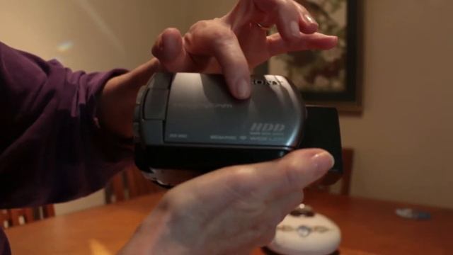 Sony Handycam DCR-SR62 30 GB Camcorder - Silver смотреть онлайн