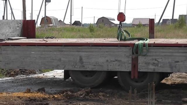 Разгрузка кирпича манипулятором [Плюс-Строй] смотреть онлайн