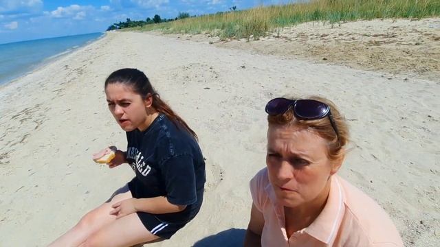 После похмелья села за руль. Пляж На Который Стоит Поехать. Семейный Мукбанг Возле Моря. смотреть онлайн