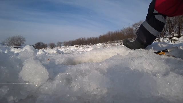 3 КГ ЕРША НА МОРМЫШКУ Рыбалка на силикон с мемами смотреть онлайн