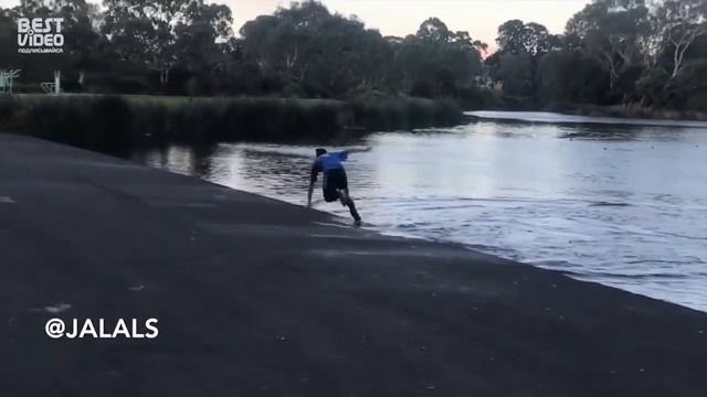 Пранк со змеей. Это уже классика =) смотреть онлайн