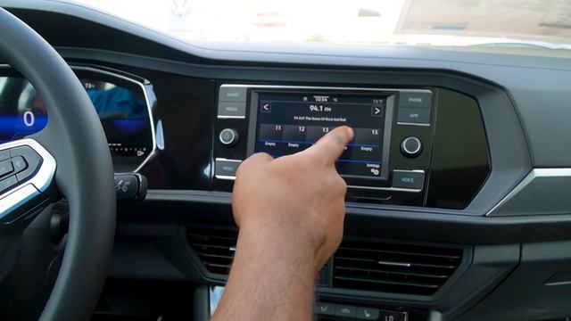 2023 Volkswagen Jetta SE Kings Red | Video Tour with Angel смотреть онлайн