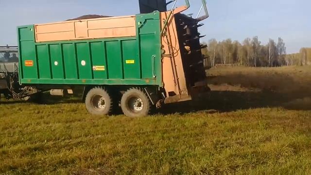 Полуприцеп ПТСС-15 разбрасывает органику смотреть онлайн