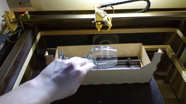 Самодельное бюджетное поворотное устройство. Гравировка на винных бокалах. смотреть онлайн