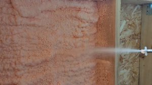 утепление в нутренних стен,напыляемым утеплителем (полинор)