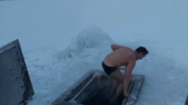 Купание в проруби в Иркутске смотреть онлайн