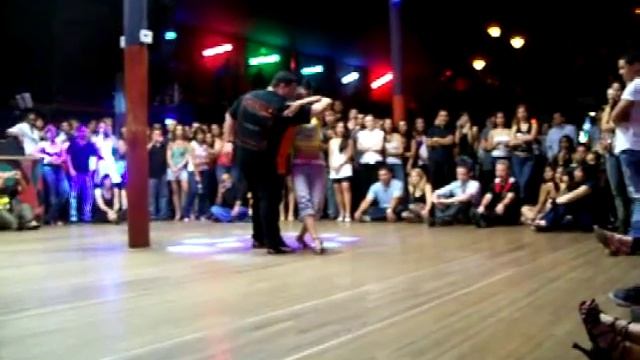 Jorge Elizondo dancing Bachata w/ Sao Mai смотреть онлайн