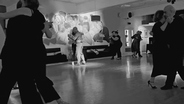 Milonga del Viernes de 24/02/23. DJTango: José Guilherme - 2/2 смотреть онлайн