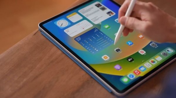 M2 iPad Pro (2022) Unboxing and Hands on: So Much Power!