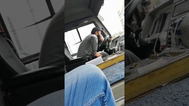 Водители 131 маршрутки охренели,по телефону разговаривает при езде. смотреть онлайн