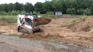 Снятие растительного грунта минипогрузчиком Bobcat T770