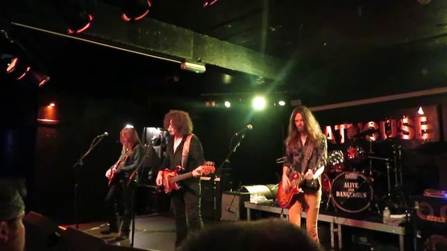Brian Downey's Alive and Dangerous - Massacre. The Cathouse, Glasgow 1st October 2018. смотреть онлайн