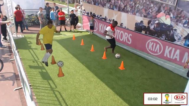 gomis challenges the Kia Shadow Runner смотреть онлайн