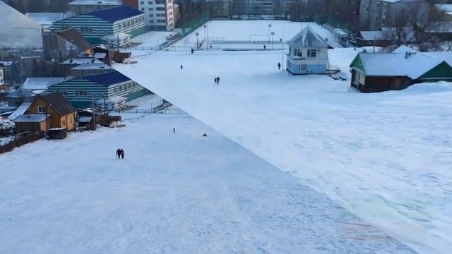 Горный 2018 офигенный спуск с горы Тугая Горно-Алтайск, вид на комсомолку! смотреть онлайн