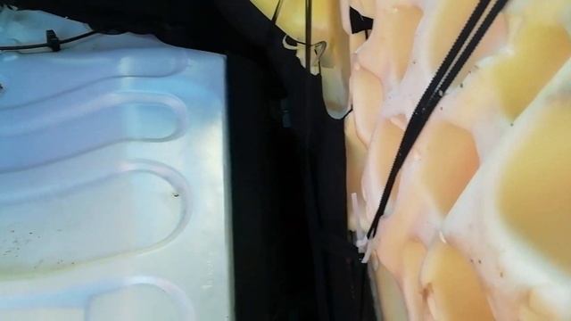 Снятие и установка задней сидушки (диван) Рено Логан 2. Removing the rear seat, sofa Renault Logan смотреть онлайн