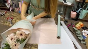 Упаковка букетов к 1 сентября/ Простые, бюджетные букеты/ Хризантема, Кустовая роза, Гербера