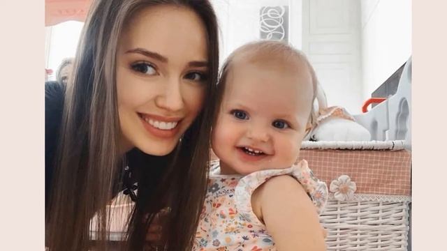 Наша булочка Анастасия Костенко нежно поздравила 15годовалую дочь смотреть онлайн