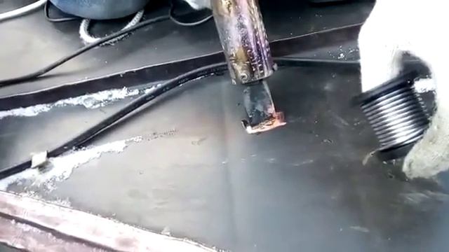 Монтаж обогревающего провода на медной крыше. Прокладка кабеля ELSR-N-BO смотреть онлайн