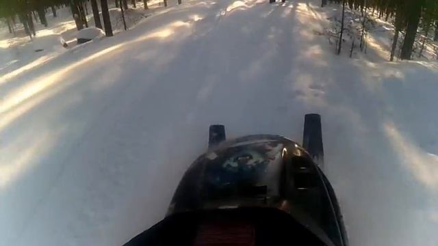 Покатушки по лесу на снегоходе! Lynx 5900 смотреть онлайн