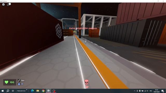 Играю в игру Эваде где нужно убегать от мемчиков.