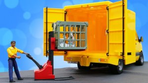 Служба доставки грузов! Развивающие видео про машинки-помощники Брудер для мальчиков