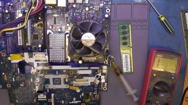 Ремонт материнской платы Intel DP35DP. Пищит 3 раза. смотреть онлайн