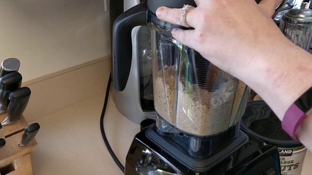 New Vitamix E320! Breaking it in with peanut butter. смотреть онлайн