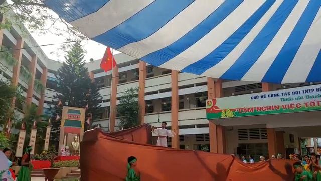 HOÀNG NGỌC BẢO CHÂU HÁT TỐP CA TUỔI THƠ TIẾP BƯỚC CHA ANH TẠI TRƯỜNG TIỂU HỌC PHAN CHU TRINH 24/3/2 смотреть онлайн