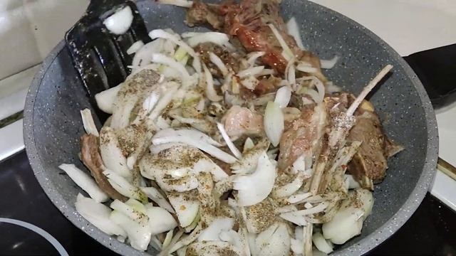 ЖАРЕНАЯ БАРАНИНА НА СКОВОРОДЕ (вкусный домашний рецепт) смотреть онлайн