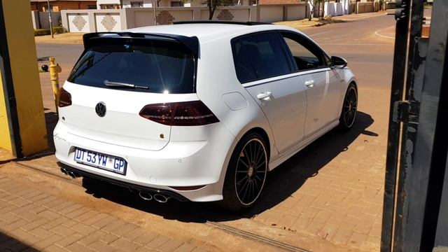 CRAZY LAUNCH CONTROL AND BURNOUT IN A VW GOLF 7 R |Sound And Accelerations|