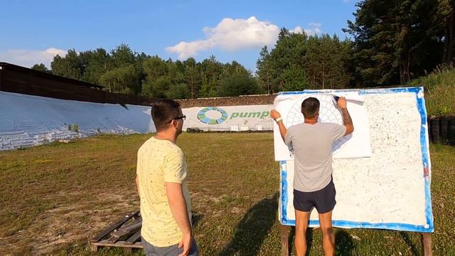 Гламурный стрелок против стрелка с плохим зрением, кто стреляет точнее? смотреть онлайн