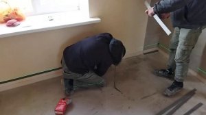 Укладке коммерческого Гигиеничечкого  линолеума с заворотом на стену