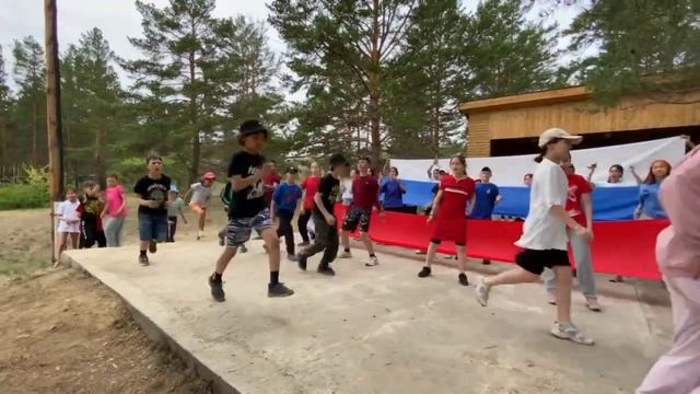 Флешмоб ко Дню России в лагере "Черёмушки" смотреть онлайн