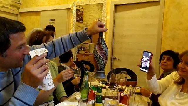 გამარჯობა В грузинском ресторане, но не в Грузии. Отлично провели время! смотреть онлайн