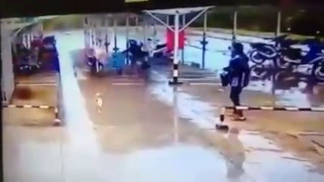 Взбесившийся байк в Таиланде смотреть онлайн