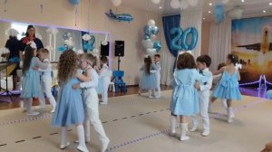 "Сиреневый вальс" (Н.Май) на выпускном празднике