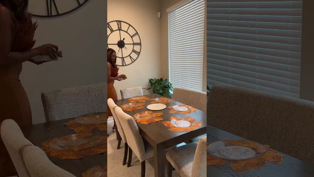 Thanksgiving Table Setup— Holiday Hosting — SUBSCRIBE FOR MORE! смотреть онлайн