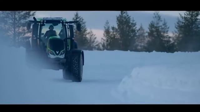 Самый быстрый трактор в мире 130 км,ч(NOKiAN-TYRES) смотреть онлайн