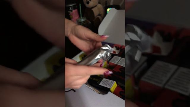 Распаковываем одноразки VAAL на 1500 затяжек 🔥 смотреть онлайн